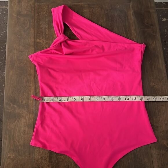 NWT Adreamly Sexy Sleeveless One Shoulder Cut Out Back Bodysuit Large - Picture 8 of 12